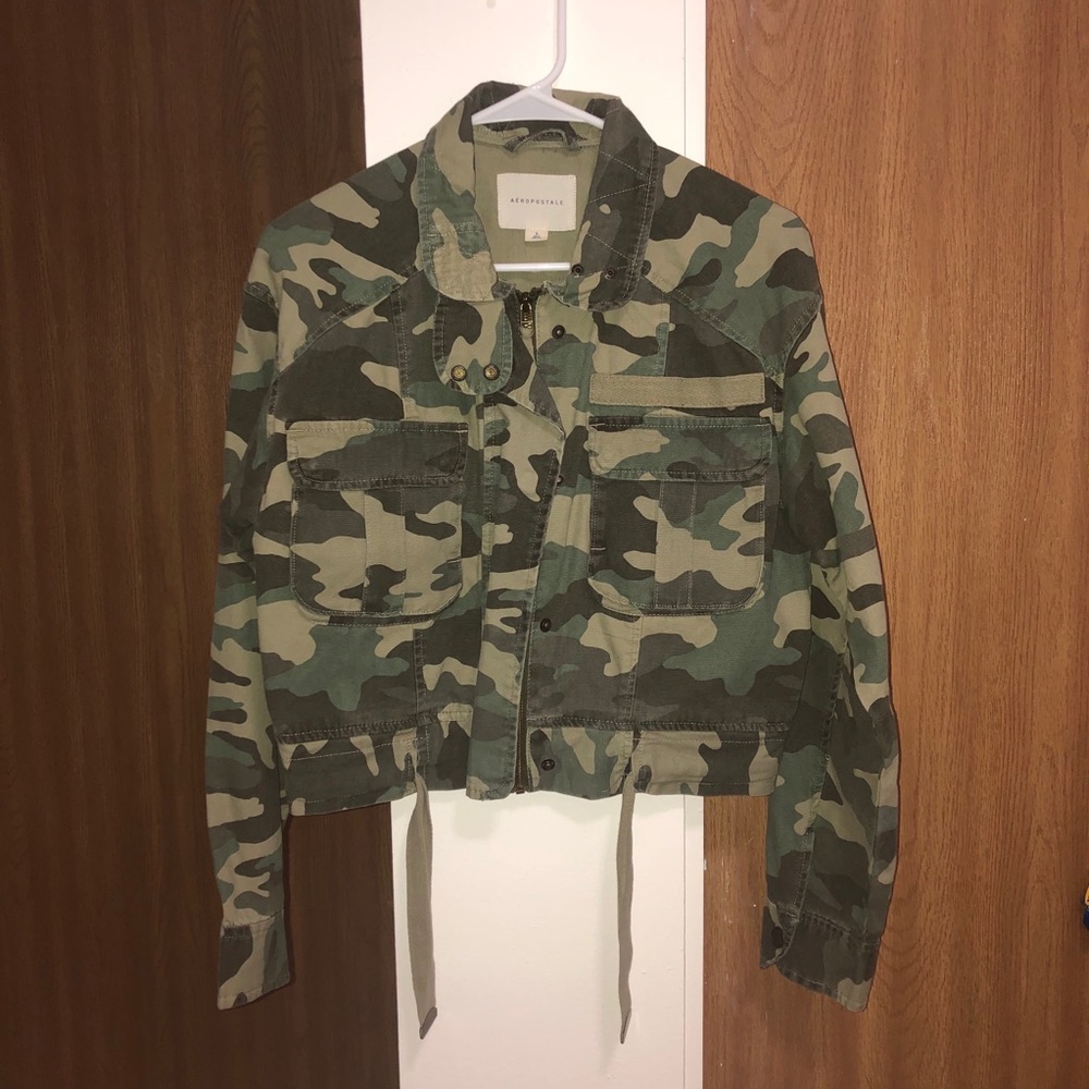 AÉROPOSTALE: S cropped camo “jean” jacket